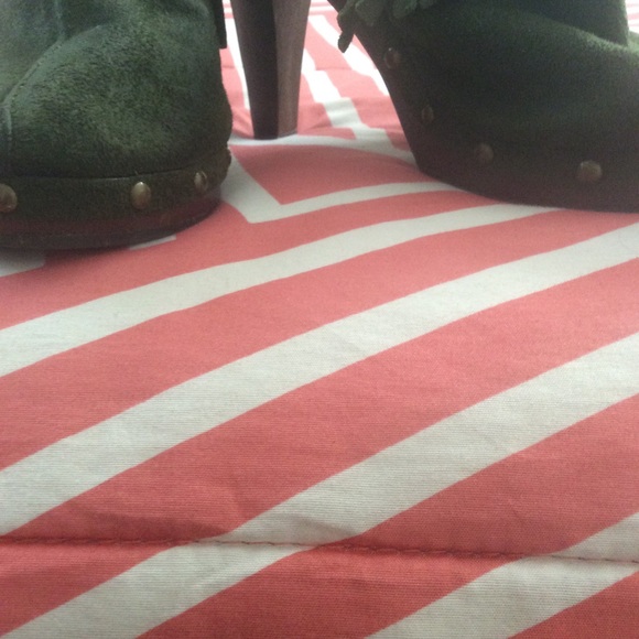 Shoes - Picture 2 of 3